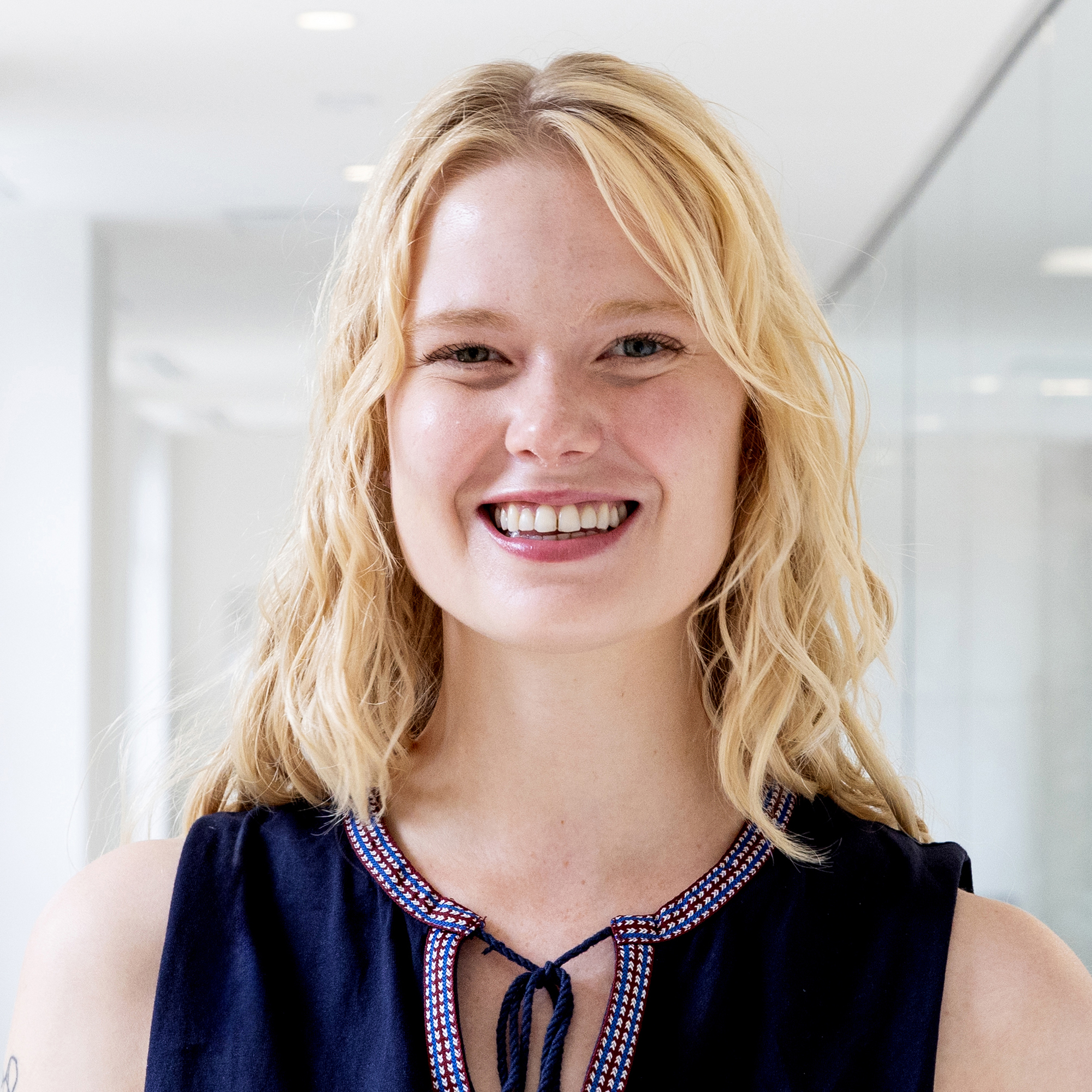 Nora Cahill headshot